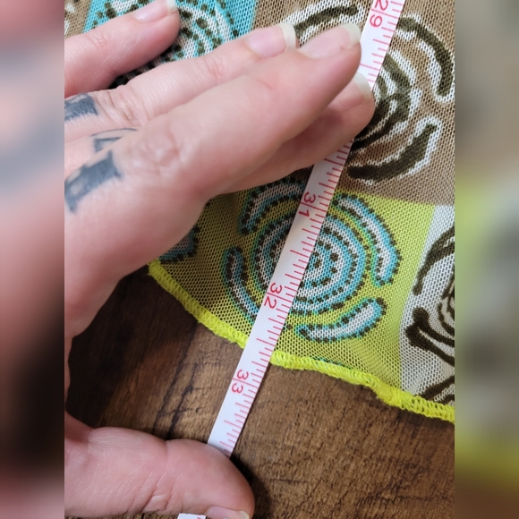 FREE W BUNDLE Variations Y2K lettuce hem top - Picture 10 of 11